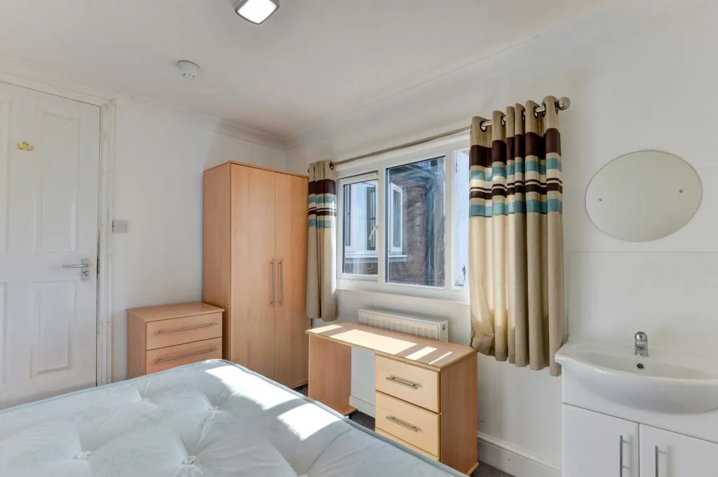 6 bedroom terraced house for rent