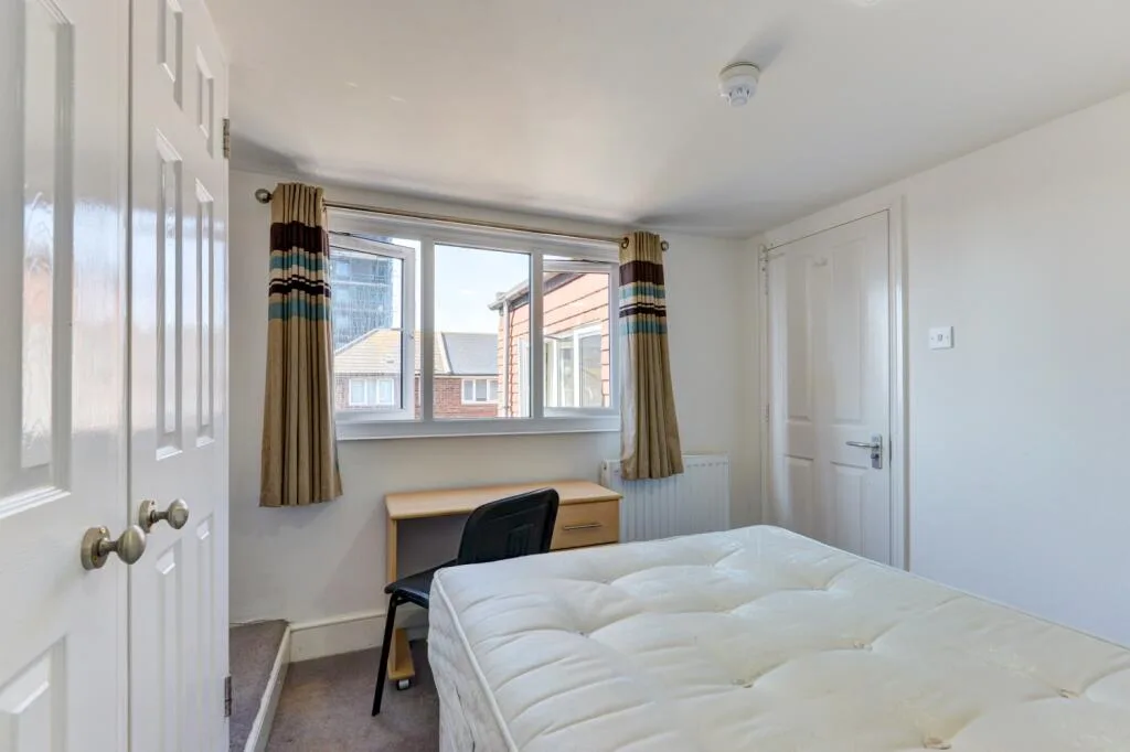 6 bedroom terraced house for rent