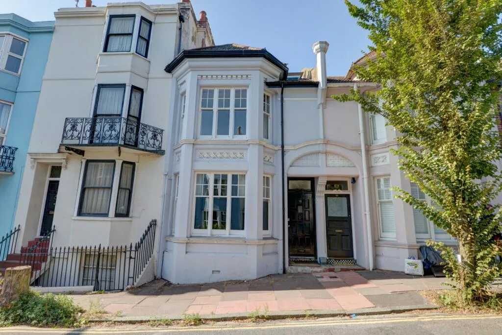 6 bedroom terraced house for rent