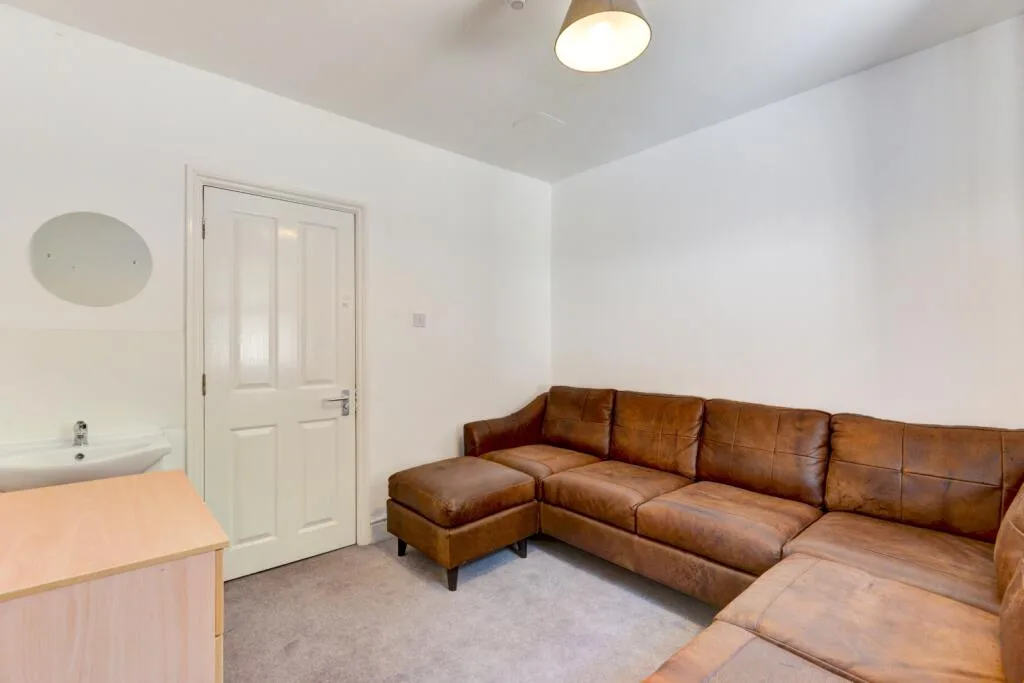 6 bedroom terraced house for rent