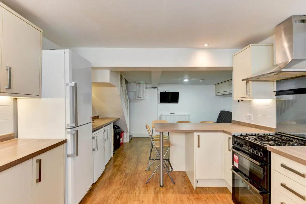 6 bedroom terraced house for rent