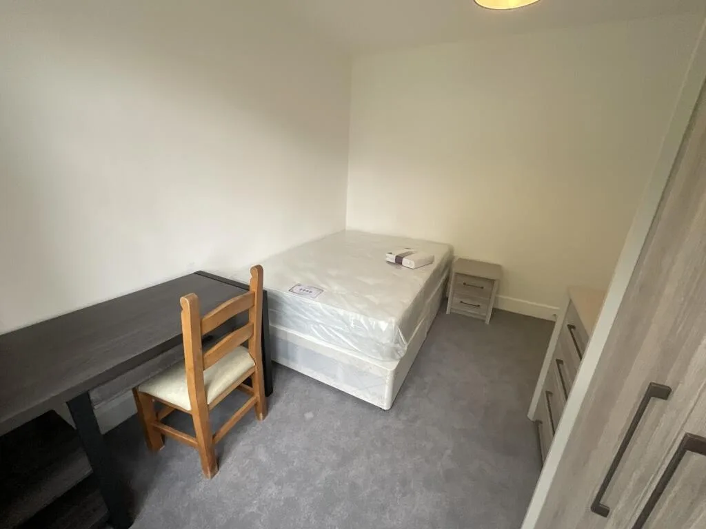 6 bedroom terraced house for rent
