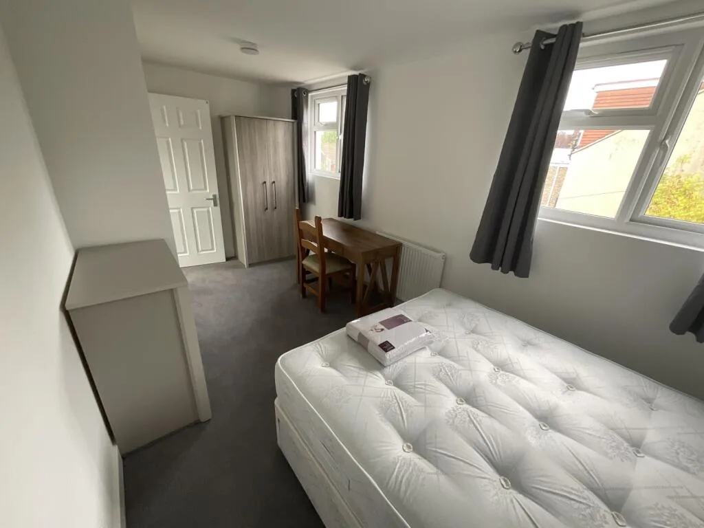 6 bedroom terraced house for rent