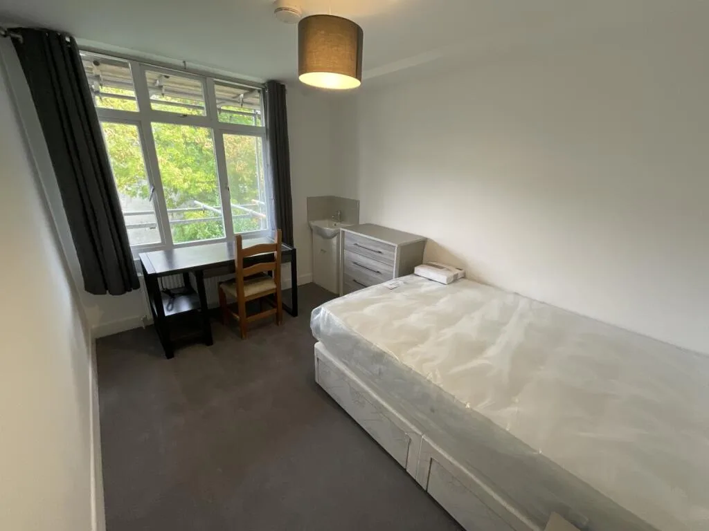 6 bedroom terraced house for rent
