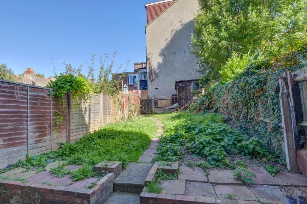 6 bedroom terraced house for rent