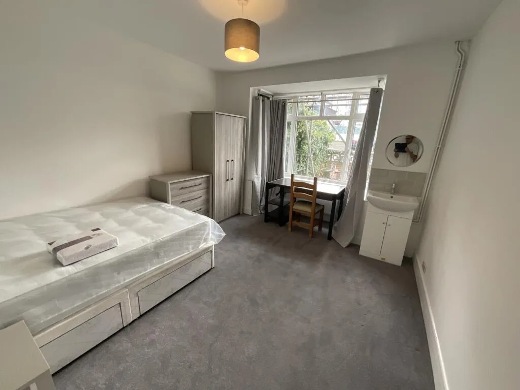 6 bedroom terraced house for rent