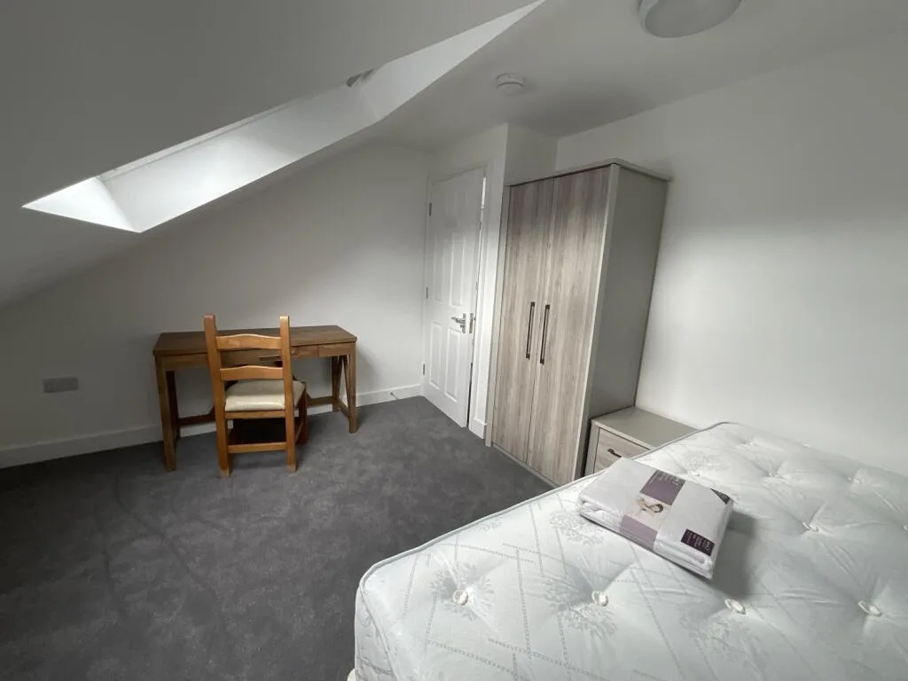 6 bedroom terraced house for rent
