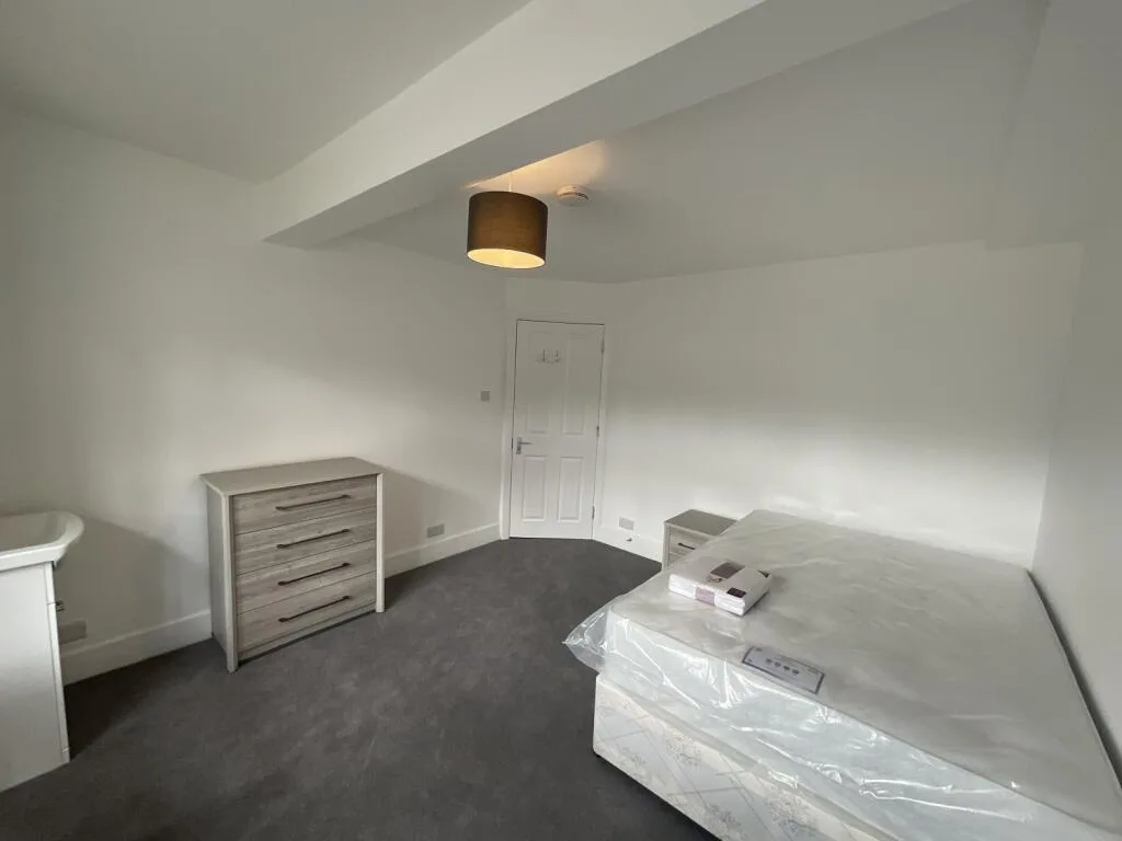 6 bedroom terraced house for rent