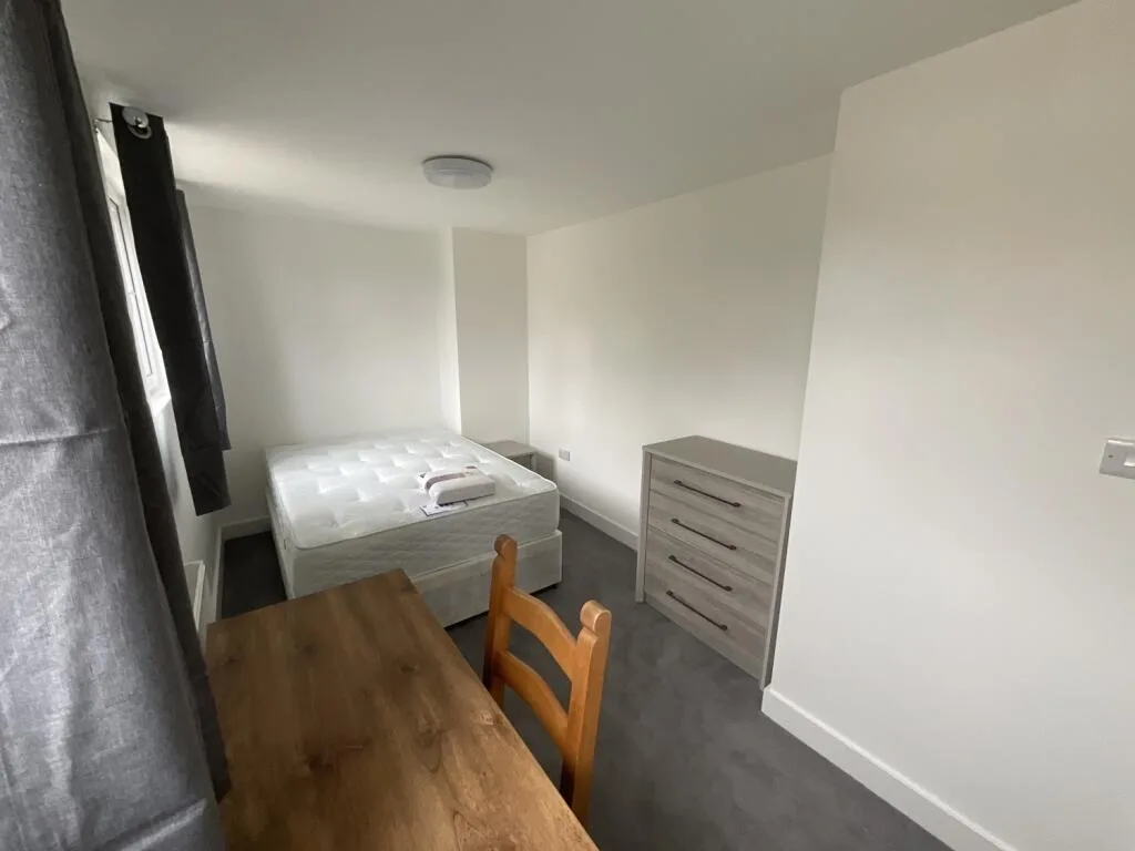 6 bedroom terraced house for rent