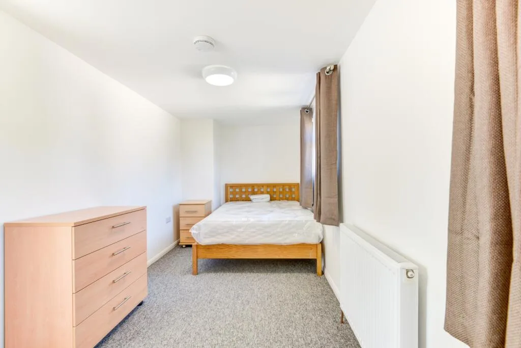 6 bedroom terraced house for rent