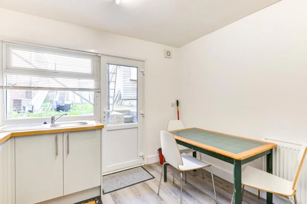 6 bedroom terraced house for rent