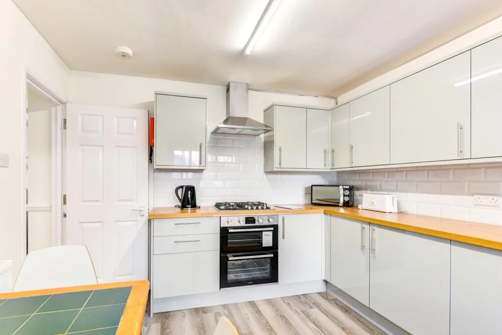 6 bedroom terraced house for rent