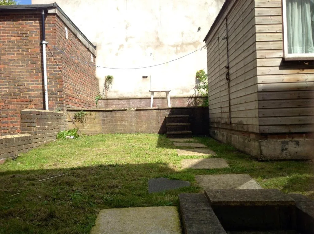 6 bedroom terraced house for rent
