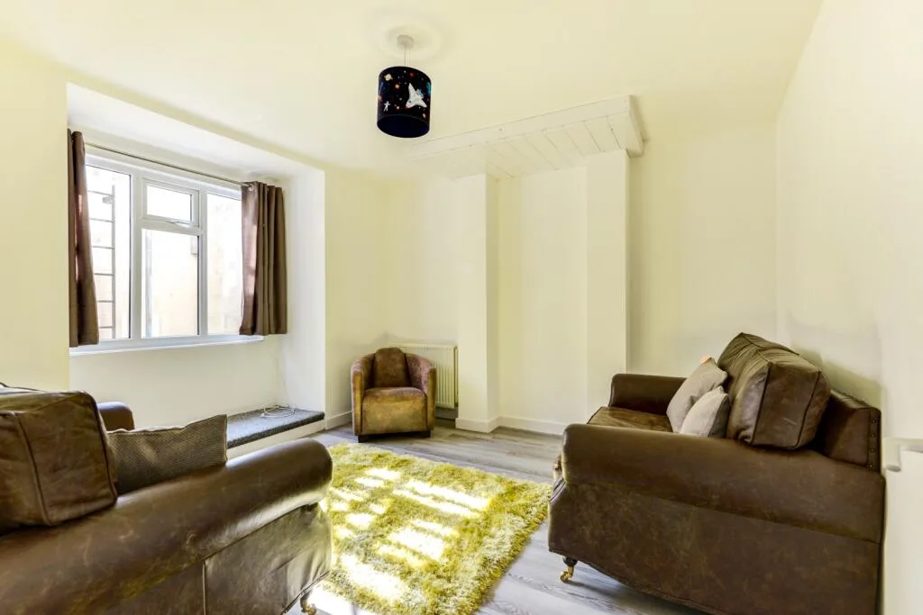 6 bedroom terraced house for rent