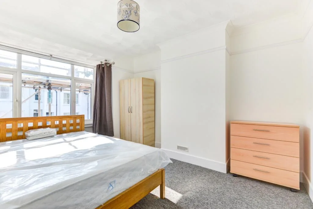 6 bedroom terraced house for rent