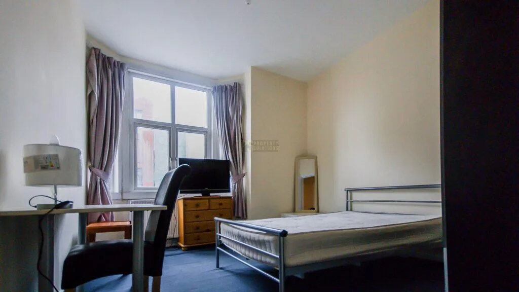 6 bedroom flat for rent