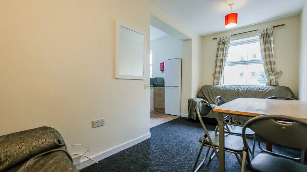 6 bedroom flat for rent