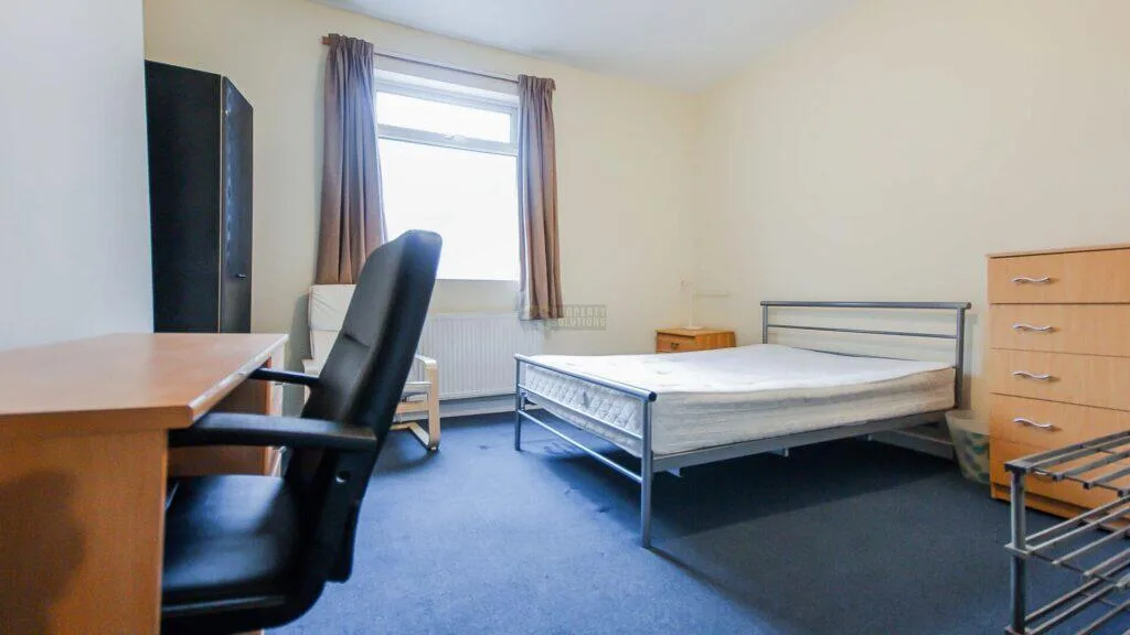 6 bedroom flat for rent