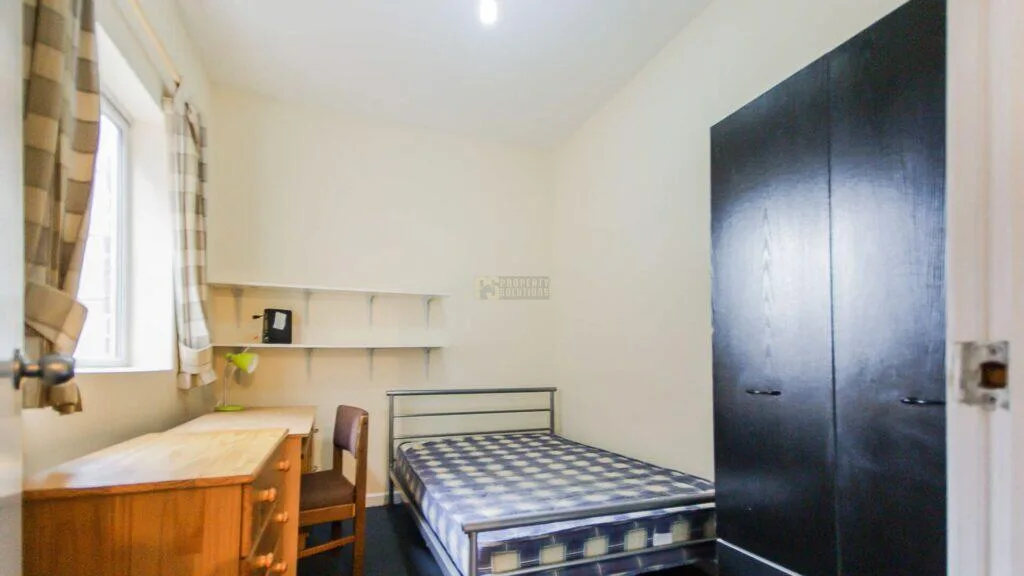 6 bedroom flat for rent