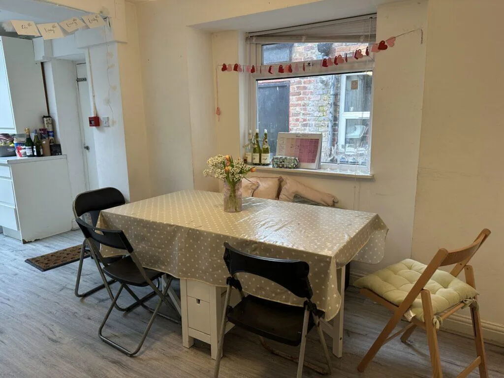 8 bedroom terraced house for rent
