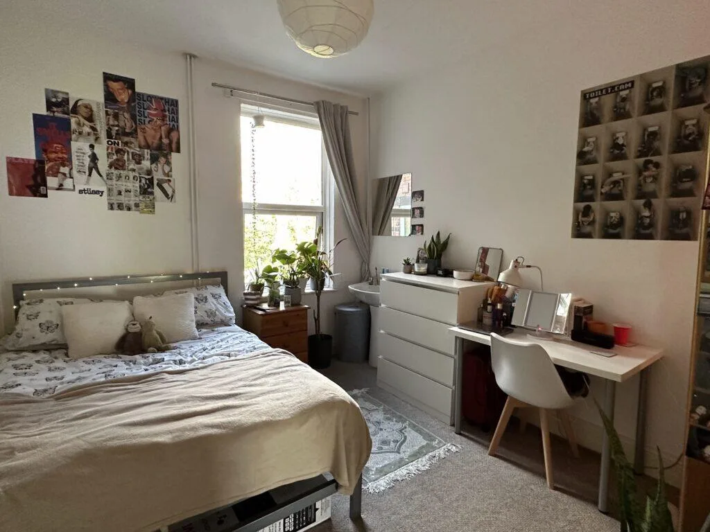 8 bedroom terraced house for rent