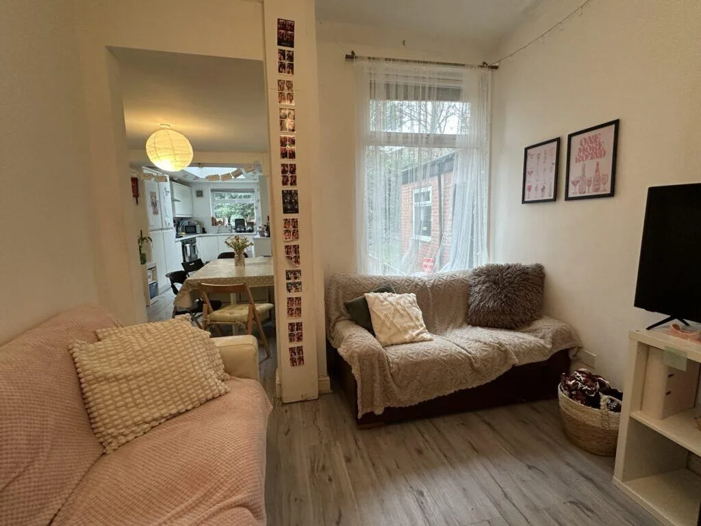 8 bedroom terraced house for rent