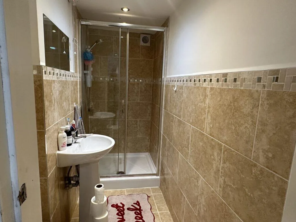 8 bedroom terraced house for rent