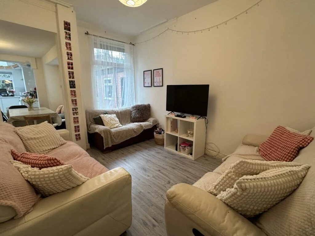 8 bedroom terraced house for rent