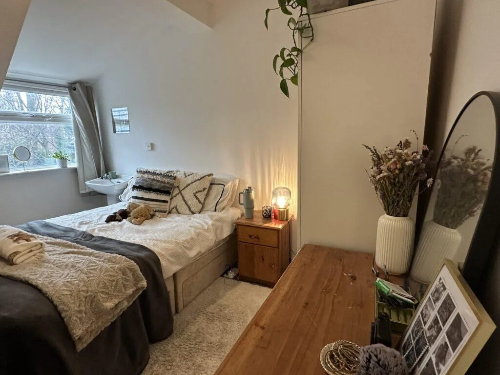 8 bedroom terraced house for rent