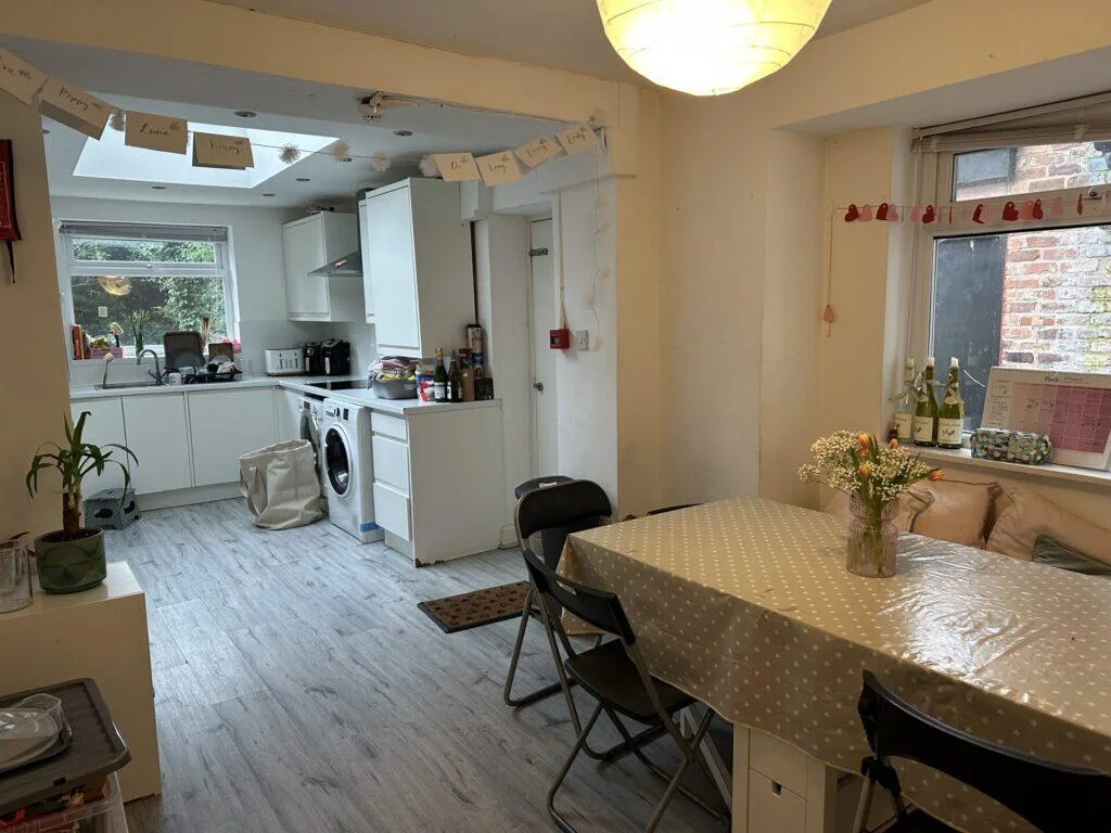 8 bedroom terraced house for rent