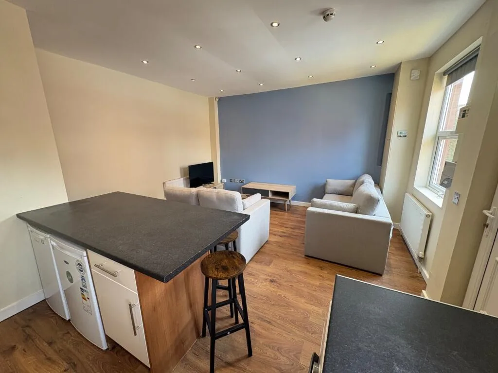 5 bedroom terraced house for rent