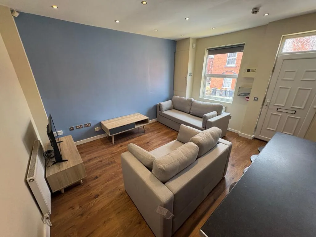 5 bedroom terraced house for rent