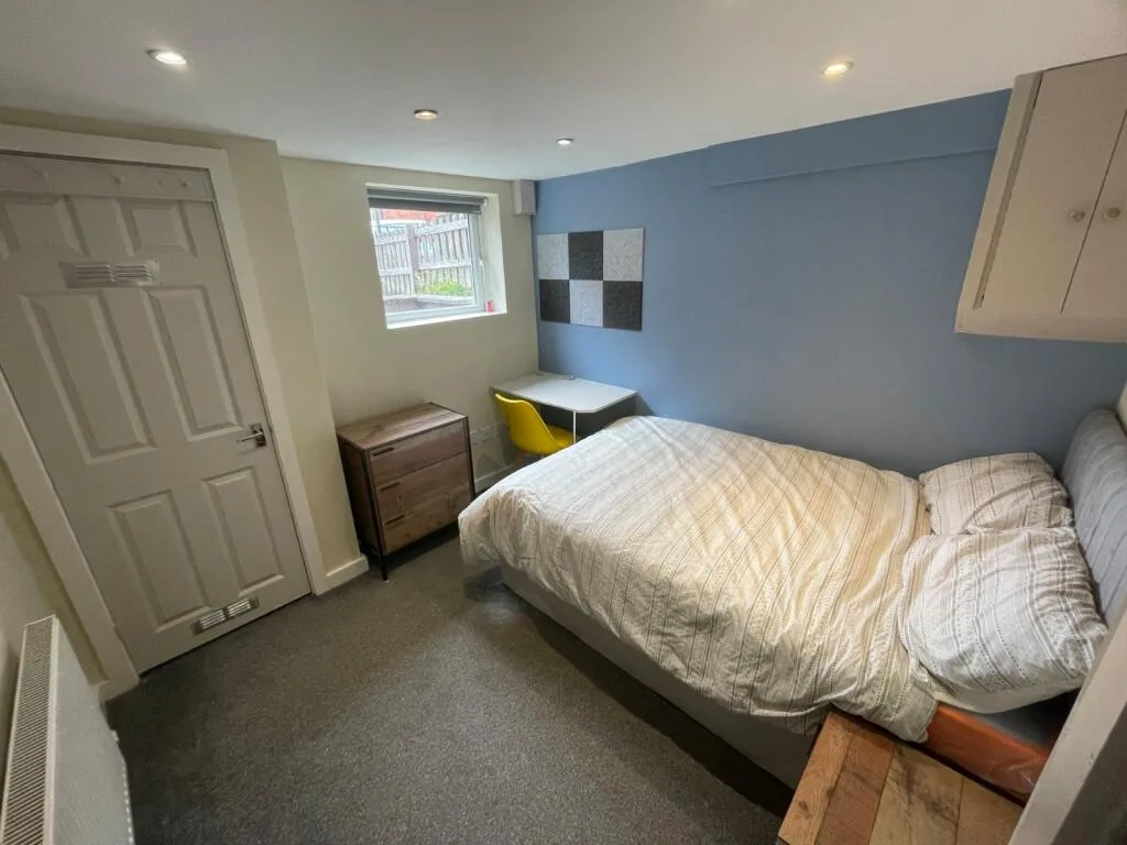 5 bedroom terraced house for rent