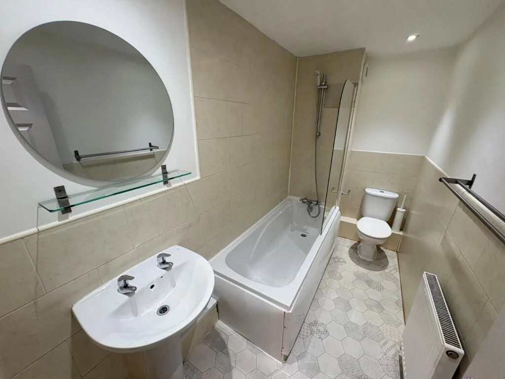 5 bedroom terraced house for rent