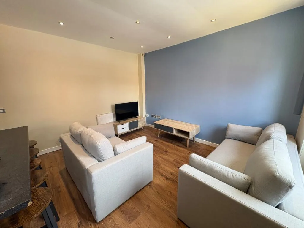 5 bedroom terraced house for rent