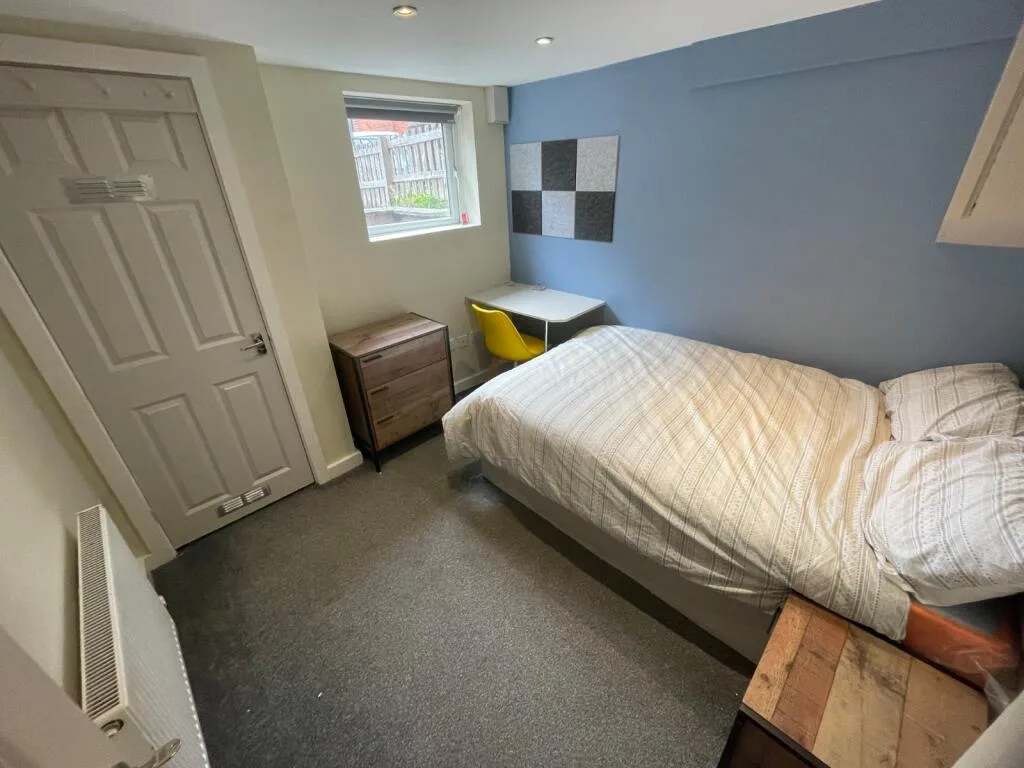 5 bedroom terraced house for rent