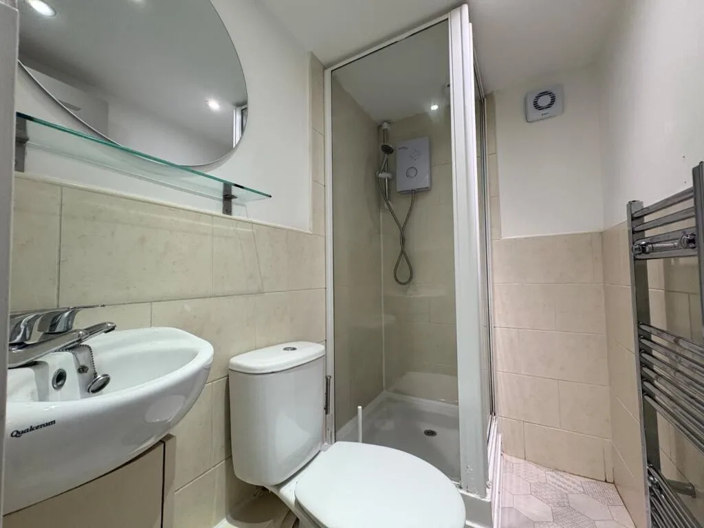 5 bedroom terraced house for rent