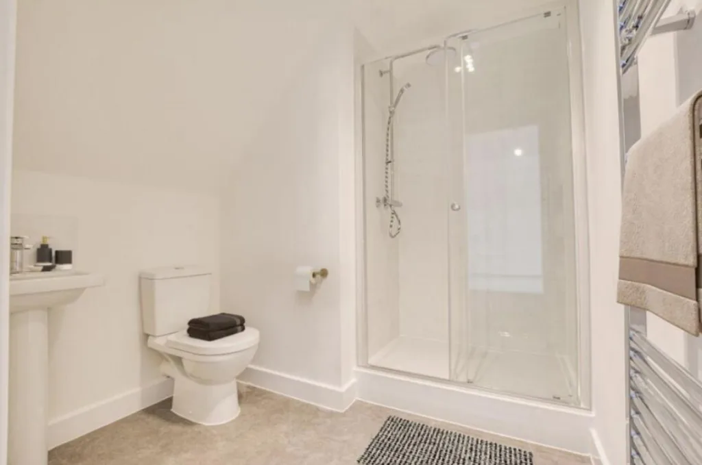 4 bedroom semi-detached house for rent