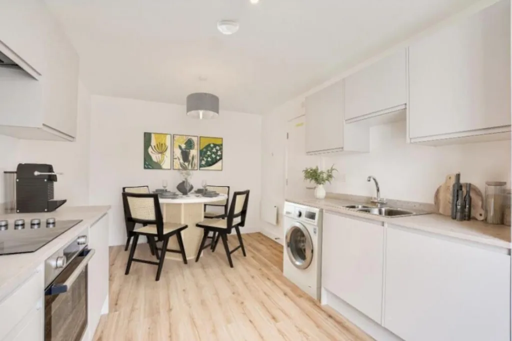 4 bedroom semi-detached house for rent