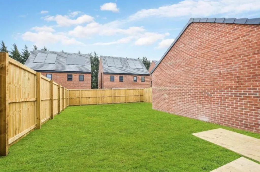 4 bedroom semi-detached house for rent