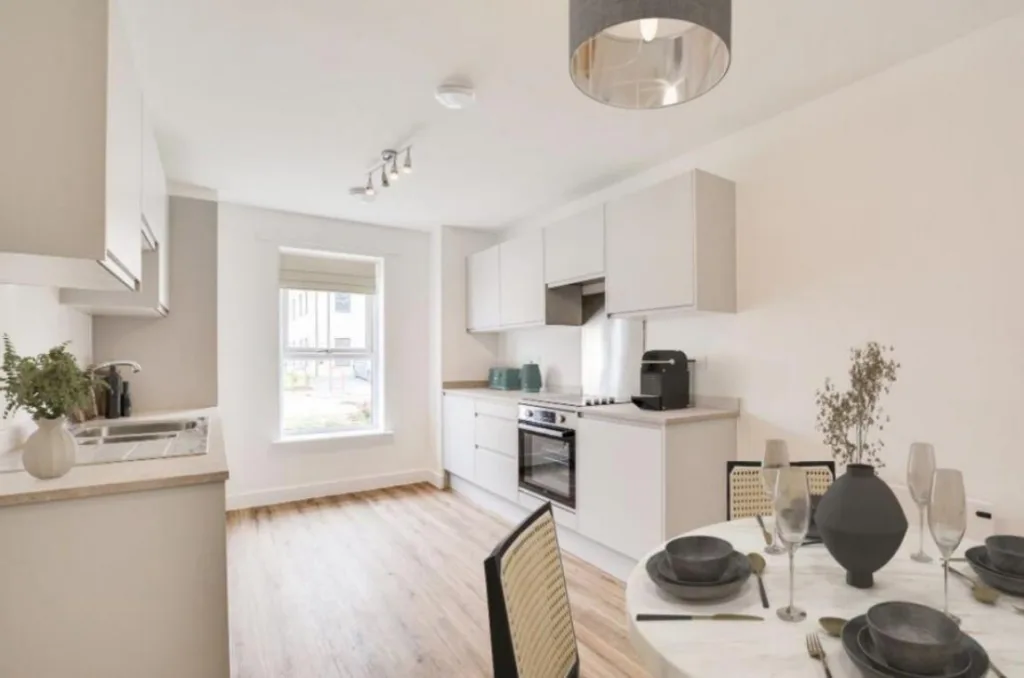 4 bedroom semi-detached house for rent
