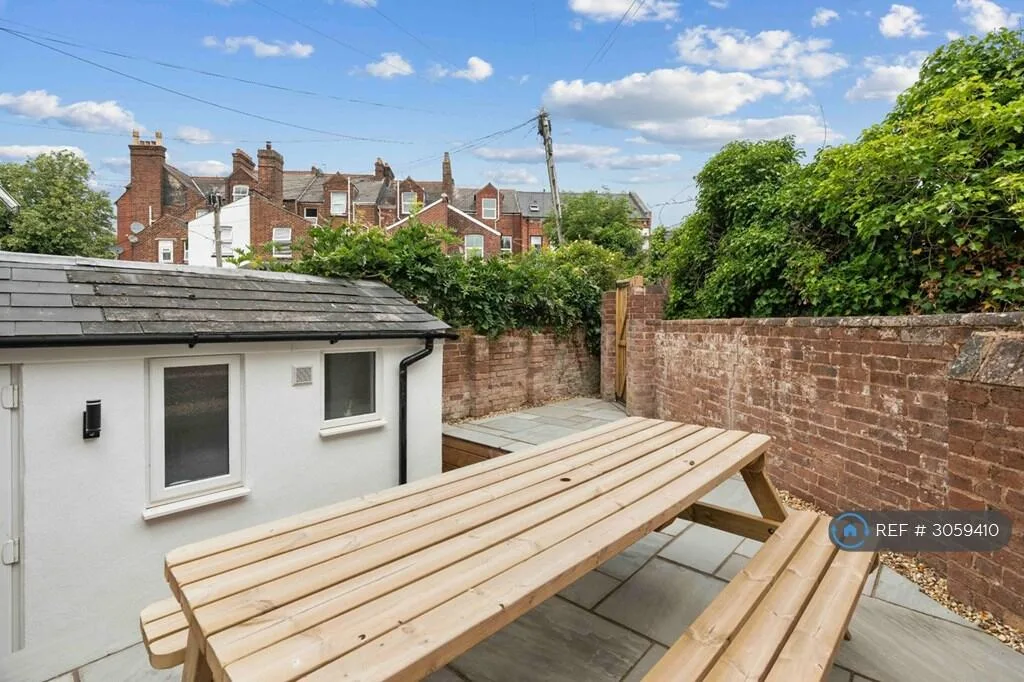 6 bedroom terraced house for rent