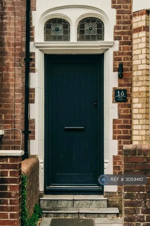 6 bedroom terraced house for rent