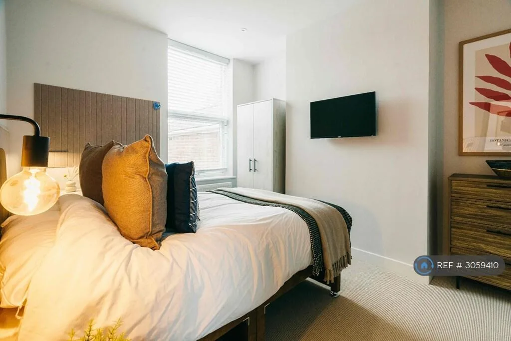6 bedroom terraced house for rent