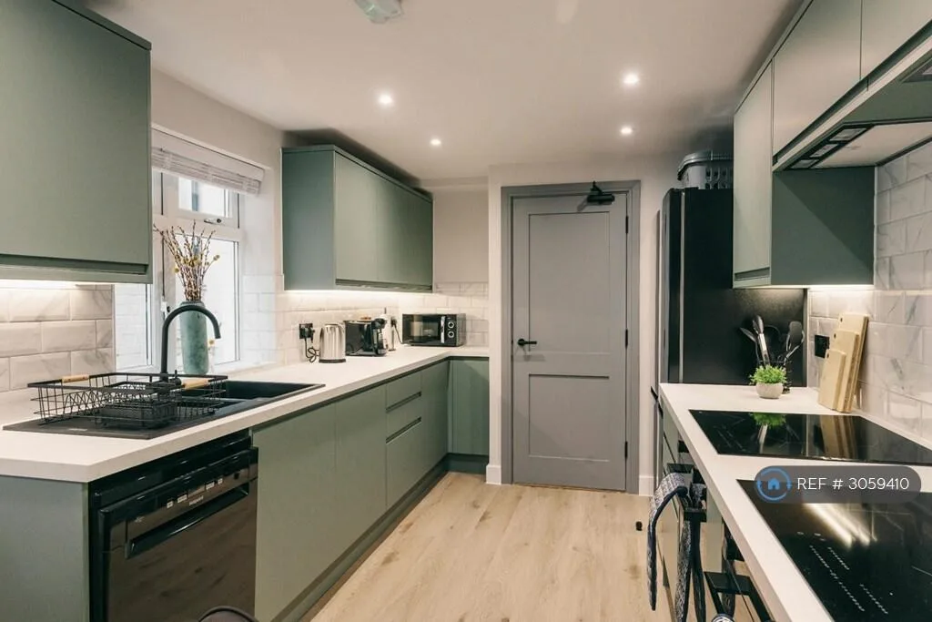 6 bedroom terraced house for rent