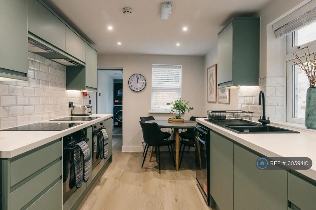 6 bedroom terraced house for rent