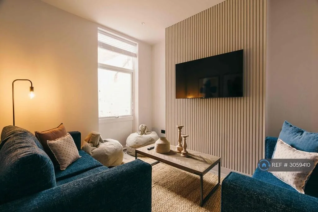 6 bedroom terraced house for rent