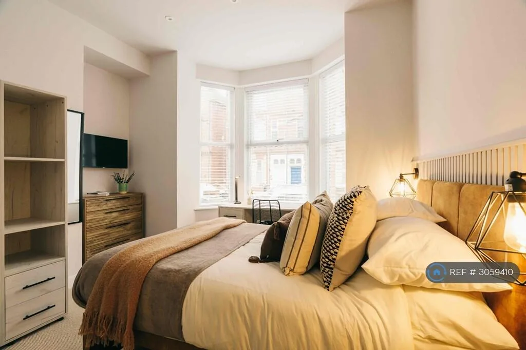 6 bedroom terraced house for rent