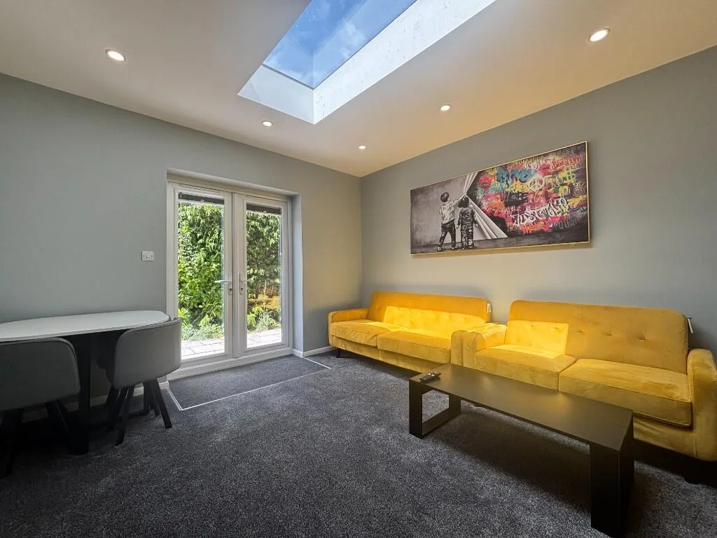 6 bedroom end of terrace house for rent