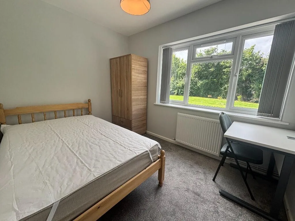 6 bedroom end of terrace house for rent